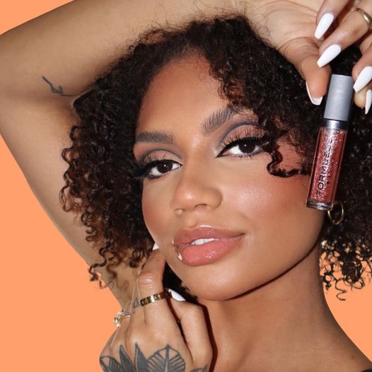 FormlessbyJ's tweet photo. Glides on like butter, feels like a balm๐๐ป
#makeup #glam #glamour #glamdolls #makeupartist #mualife #vegas_nay #pretty #blogger #bloggerstyle #gloss #glossy #glossygloss #makeupaddict #cleanmakeup #vegangloss #bloggers #makeupaddiciton #models https://t.co/e6p7ptRvZ7