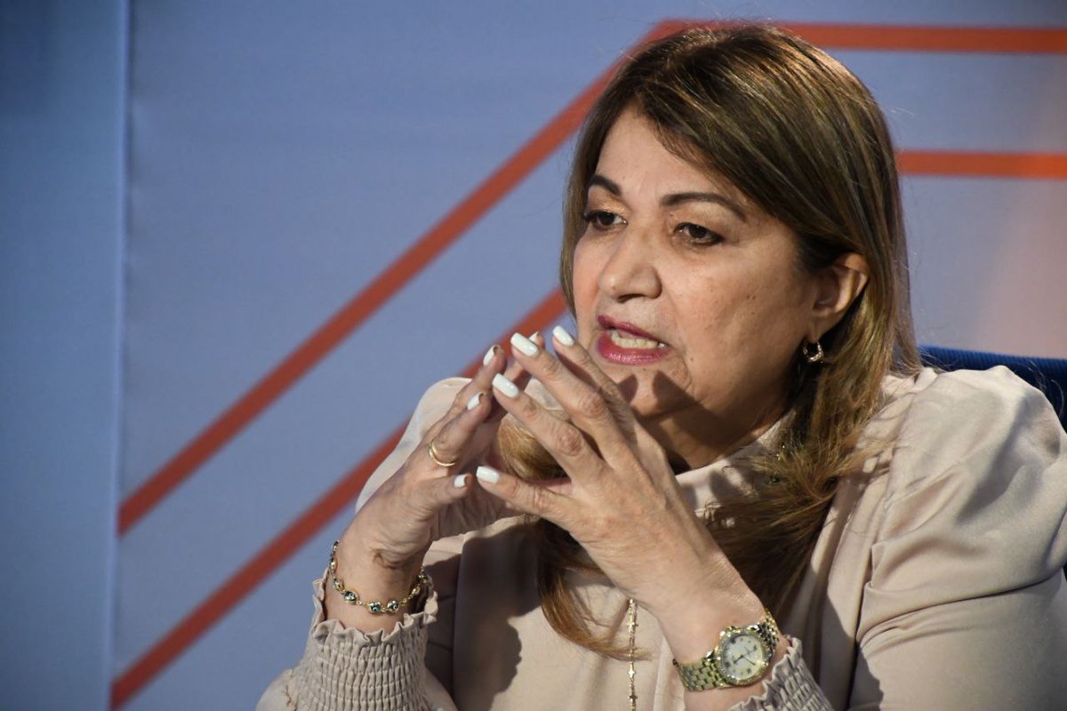 mineducacion_ve's tweet photo. #EntrevistaVV | La Min. @_LaAvanzadora afirmo: "El Pdte. @NicolasMaduro acaba de hacer un aumento salarial muy significativo para todo el sector educativo". @ENDRINAYEPEZVV 

#4MillonesVictoriaEnBombona https://t.co/BAedWE2zEp