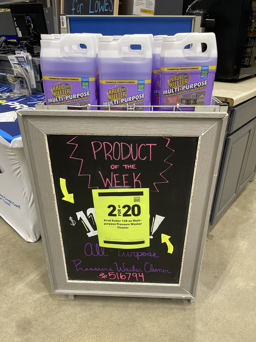 charlesatlowes's tweet photo. The team at 226 is ready to sell some of this month’s Product spotlight featured items! Great set up Traci and team! @BlueTeam_R21 @lowes @AlexStempovschi @kplowery6b @charlesatlowes @JoeMcFarland_ @BoltzBill #sellstuff https://t.co/KIuZ0iWTXv