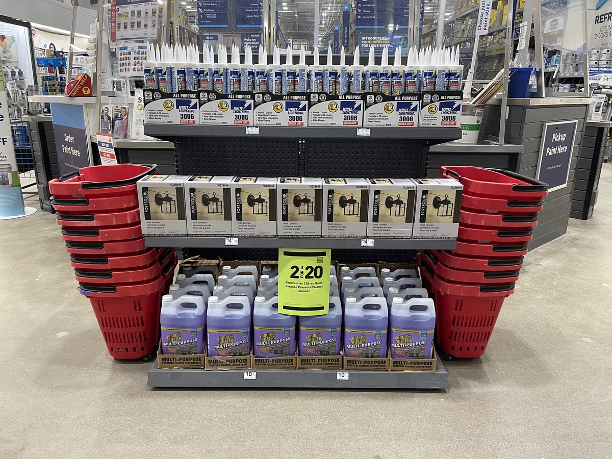 charlesatlowes's tweet photo. The team at 226 is ready to sell some of this month’s Product spotlight featured items! Great set up Traci and team! @BlueTeam_R21 @lowes @AlexStempovschi @kplowery6b @charlesatlowes @JoeMcFarland_ @BoltzBill #sellstuff https://t.co/KIuZ0iWTXv