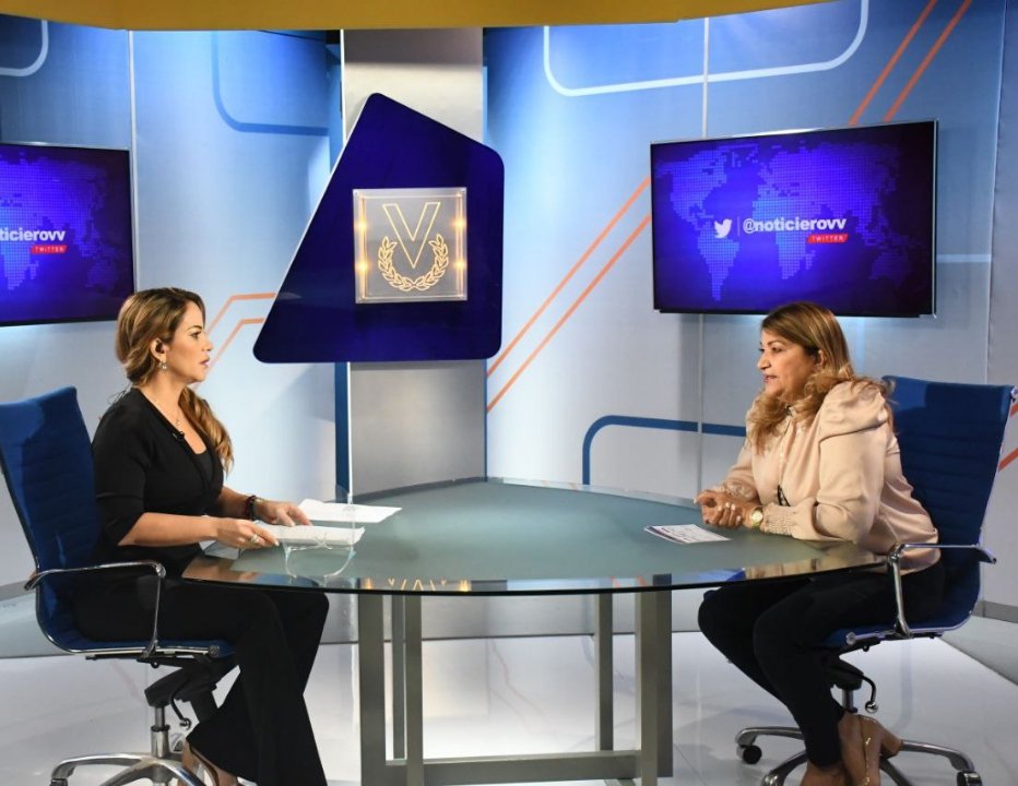 #EntrevistaVV | "El aumento no es solo para los docentes, es para los obreros y el personal administrativo" afirmó la Min. <a href="/_LaAvanzadora/">Yelitze Santaella</a>. <a href="/NicolasMaduro/">Nicolás Maduro</a>  <a href="/ENDRINAYEPEZVV/">Endrina Yepez</a> 

#4MillonesVictoriaEnBombona