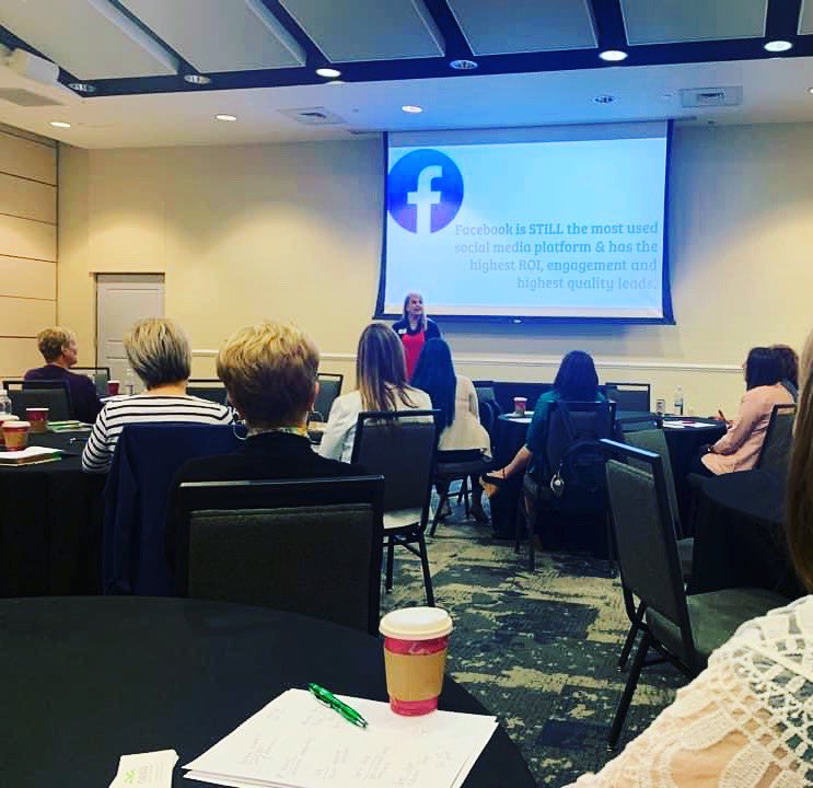 SocialTeigh's tweet photo. I was so excited to chat with some amazing women leaders this morning about the power of social media in our businesses! 📱💻🌎

Thank you Professional Womens Network for the opportunity! 

#socialmedia #marketing #LKN @MSIChamber https://t.co/23wSBTaHOg
