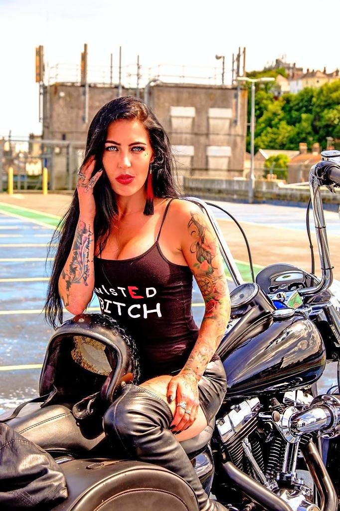 ep_preston's tweet photo. @TwistedEdgeMag The biker chick is back x @xTwistedAngelsx wearing my #twistedbitch #twistededge Vestβ€οΈπ€ #Alternative @harleydavidson #harleydavidsonmotorcycles Are these good enough to send? β¨ I have better ones tooπβ¨ love motorbikes β€οΈπ€ https://t.co/1lHZo47vRa