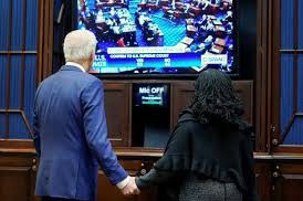 mayawiley's tweet photo. THIS is what this nation should be. One that clasps hands, that sees value in one another. That charts a history-making path to a stronger democracy. And then we will all rise. #Justice looks like all of us when we decide to stand by her. https://t.co/BiZ3pbfR8t