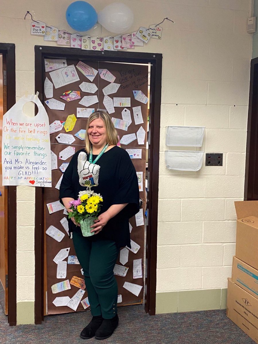 kellprice14's tweet photo. Brown paper packages tied up with stringโฆ@MrsValAlexander is one of our favorite things!!! We are so grateful for all that you do @Sandalwood_BCPS to make us feel safe & respected. Happy AP Appreciation Week. #ourAPisthebest #soundofmusic #ourfavoritethings https://t.co/ofXCaYJbgm