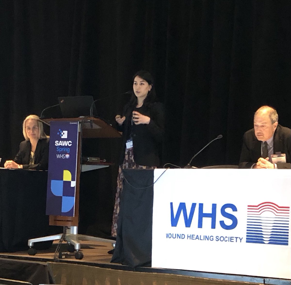 ltuckerkellogg's tweet photo. Maya Ezzo from Hinz lab described how M2 macrophages induce of massive increase in fibroblast contractility via direct gap junction (after durotaxis migration to the site) at #woundheal22 ⁦@WoundHeal⁩ https://t.co/6Niq1lG33Z