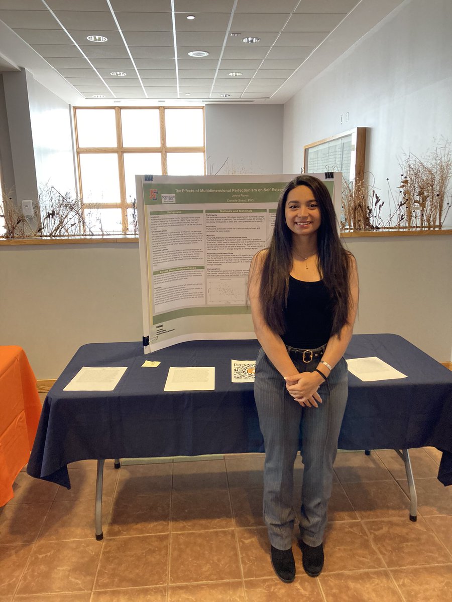sneyd_danielle's tweet photo. Excellent Honor’s Day event today @northland_edu celebrating my capstones students hard work!
#AcademicTwitter #northlandcollege https://t.co/xBYwrgH0DK