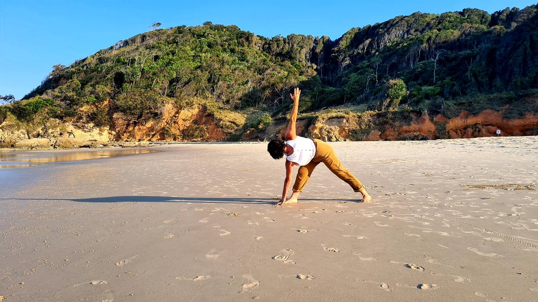 corporateyogis's tweet photo. It's a good thing to turn your mind upside down now and then, like an hour-glass, to let the particles run the other way.”
#upsidedown #asana #yoga #yogaeverywhere #turnyourworldupsidedown #revolvedtriangle #parvritatrikonansana #asana #instaquote #beachyoga #yogaeveryday #yog https://t.co/9NFA9U75Fr