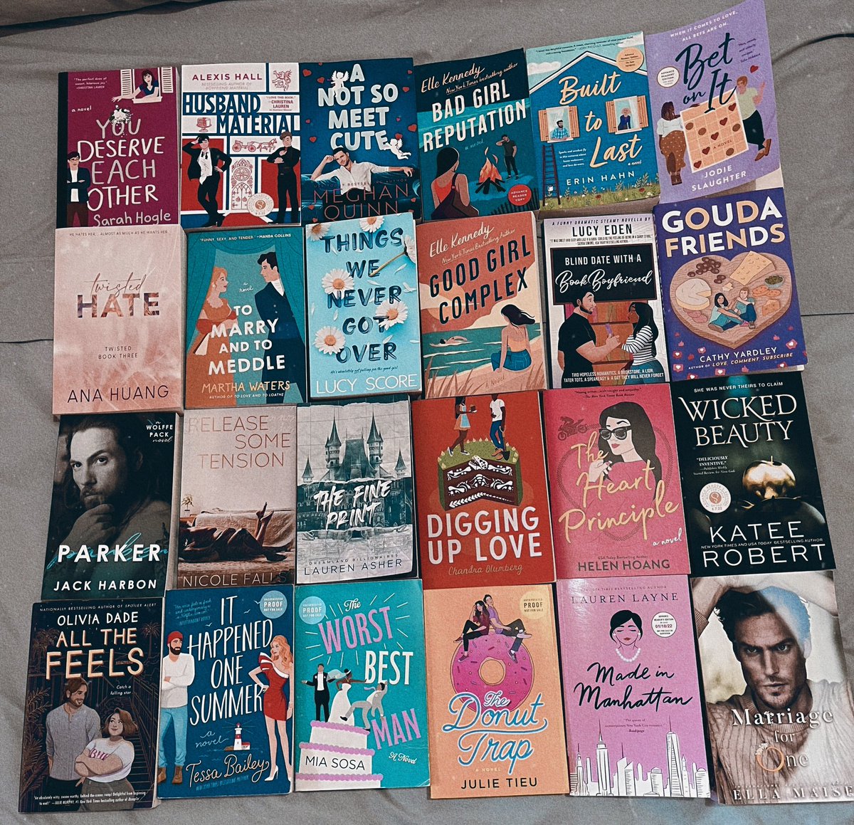 thebookvoyagers's tweet photo. yeah i’m obsessed with romance books 🤝 https://t.co/fjlsY9xBnV