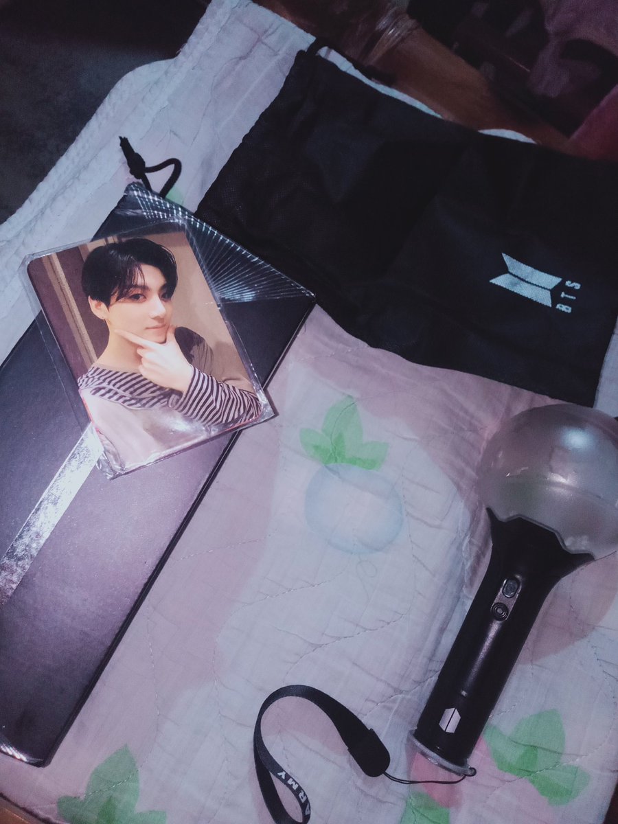 Jaycel1306's tweet photo. Selling my own BTS LIGHT STICK VER 3 💜
Need Lang ng money ngayon

BTS LIGHT STICK VER 3 pwede iconnect sa weverse app

Price:1900
Mop:GCASH https://t.co/cB3B417mSk