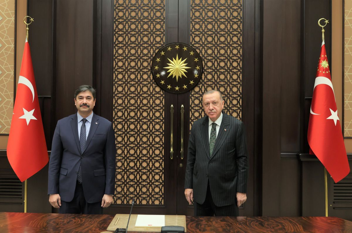 Leventusl's tweet photo. 6.Dönem Toplu Sözleşmesinde 
@Bem_Bir_Sen olarak imza attığımız önemli bir kazanımın karşısındaki bütün engelleri kaldırdık.

Yönetmelik değişikliğiyle yemek yardımı “nakdi olarak”verilecektir.

Yerel Yönetim memurları adına 
Cumhurbaşkanımız sayın @RTErdogan çok teşekkür ederim. https://t.co/WgdoHLAR2R