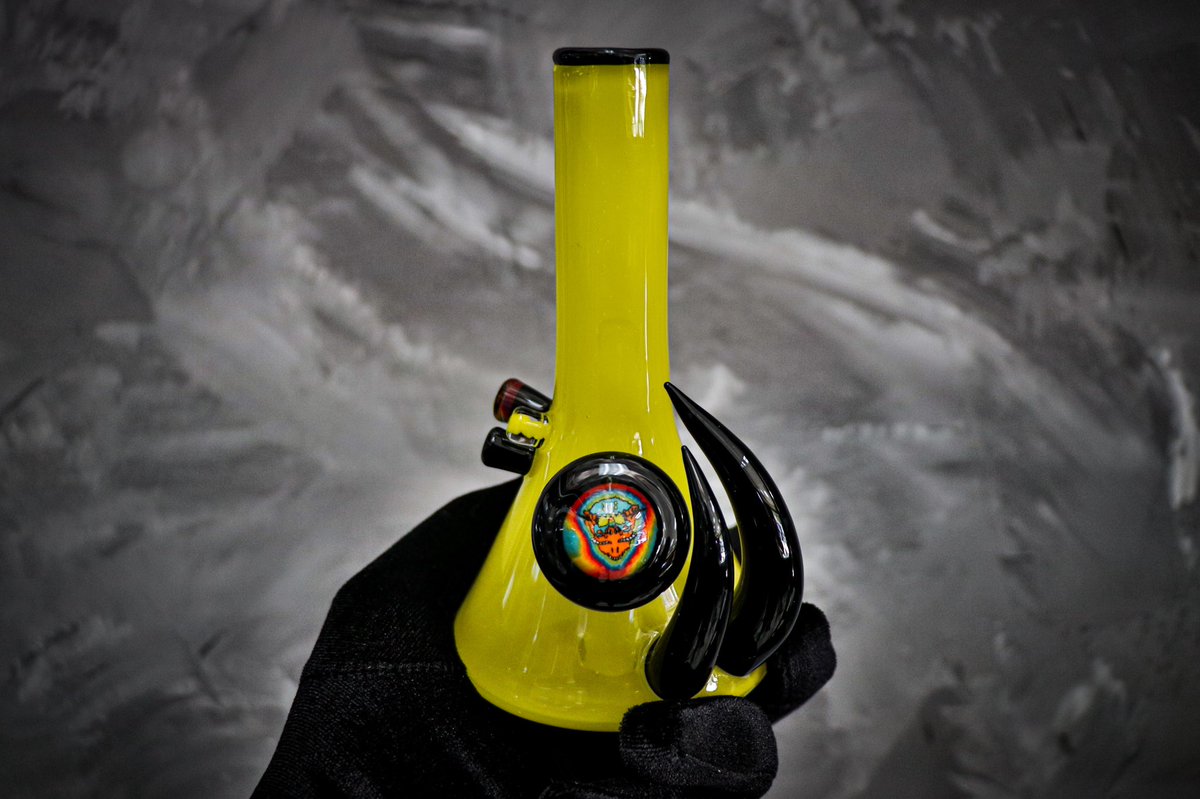 HendyGlass- Is now available dm us if you have any questions ❤️‍🔥 #heady #headyglassforsale #headyglass #headyart #headylife #headyglassart #headyrigs #headyaf #glass #glassforsale #glassblowing #art #ArtistOnTwitter #photograph #beautiful