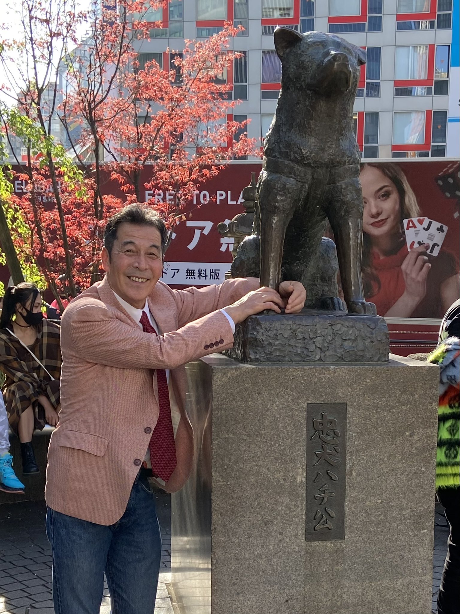 井上順 グッモー 今日は我が街渋谷のシンボル 忠犬ハチ公の日 外国人の観光ルートにもなっている国際的人気者のハチ公像 ハチ公の逸話を聞いて涙ぐむ海外の方達も 待ち合わせ場所としてno ワン人気 記念撮影もだワン そんな光景を横目で見