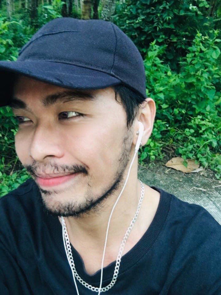 RhajPhil's tweet photo. Pagod pala makipag-sapalaran sa daang magubat wala akong nakitang mas magubat na hindi kulay green. Baka nman one day isang araw haha lol makakita ako ng gubat na kulay dilim na kulot-kulot na may galit na galit na nkaharap sa akin na higantiπ€£π€«π€£. #LordPatawad https://t.co/zypAoIxi1H
