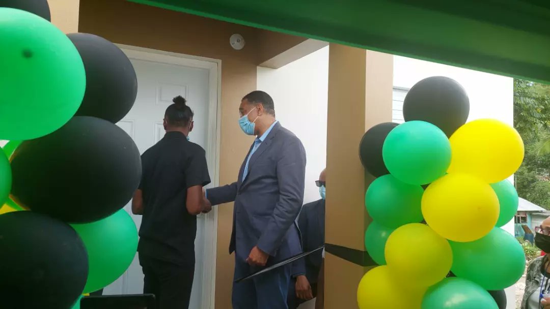 EasternJlp's tweet photo. Earlier today our Prime Minister Most Honourable Andrew Michael Holness and our Member of Parliament Honourable Dave Hume Brown handed over a brand new house under the New Social Housing Programme to a family from Bessie Baker. 
#BroGod 
#pmholines 
#mpbrown 
#wecare https://t.co/JuHnZinB9V