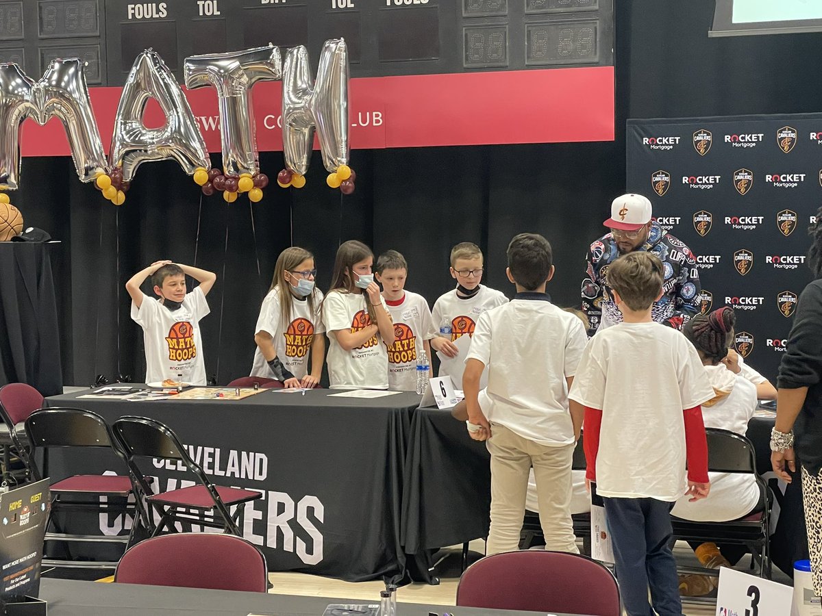 MrsRinkes's tweet photo. Now THATS what I call #goodsportsmanship!! Way to go Kidder! They got knocked out but still hanging around cheering on the final round! 👏🏽👏🏽 #tearsofjoy #soproud #KidderPRIDE #BrunswickPRIDE #NBAMathHoops https://t.co/eAOwUcCdub