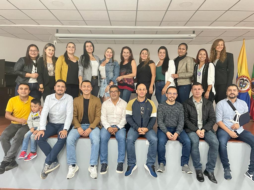 MartaISernaN's tweet photo. .@PTA_Colombia Tutores Manizales y Caldas en ejercicio validación de propuesta Formar y acompañar para avanzar. Gracias siempre por la mejor disposición y las brillantes ideas @Daz4Grace @stellitaramirez @LaRendonn @sammyesc31 @LuisHeross @juliocesar1757 @johnsajje @Mondrita78 https://t.co/vHduK3foYV
