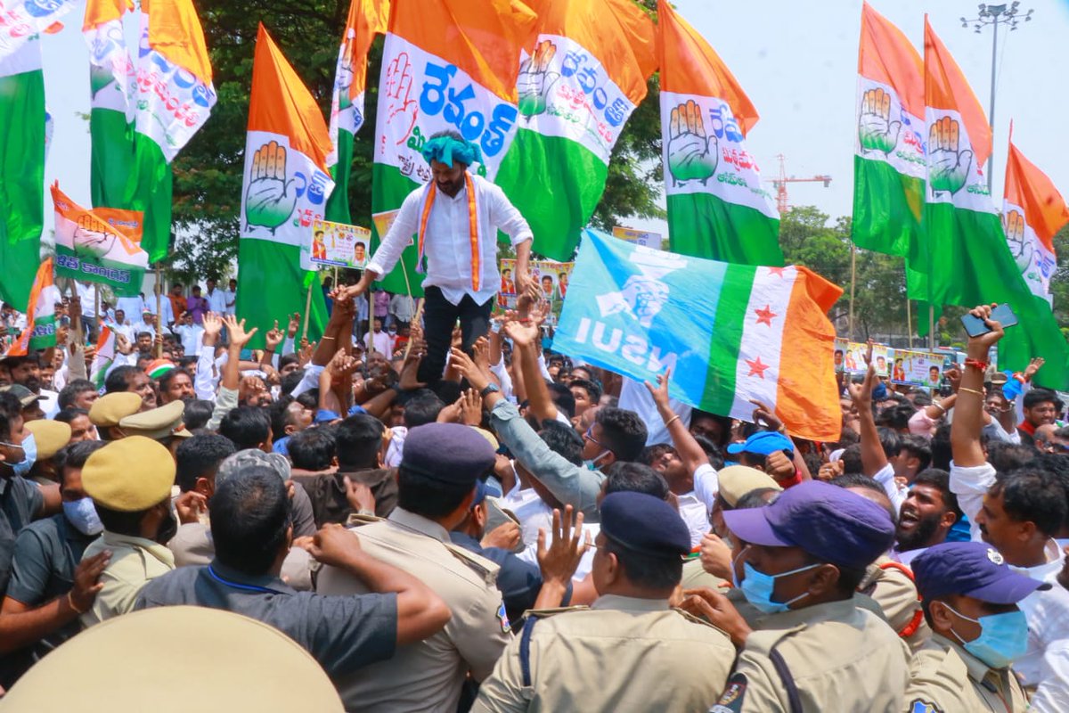 Mdmoiz99's tweet photo. Protest against rising fuel prices &amp; electricity charges with our President @revanth_anumula @INCTelangana Family 
@INCIndia @RahulGandhi @Faheem1250 https://t.co/ML0yhVdi5n