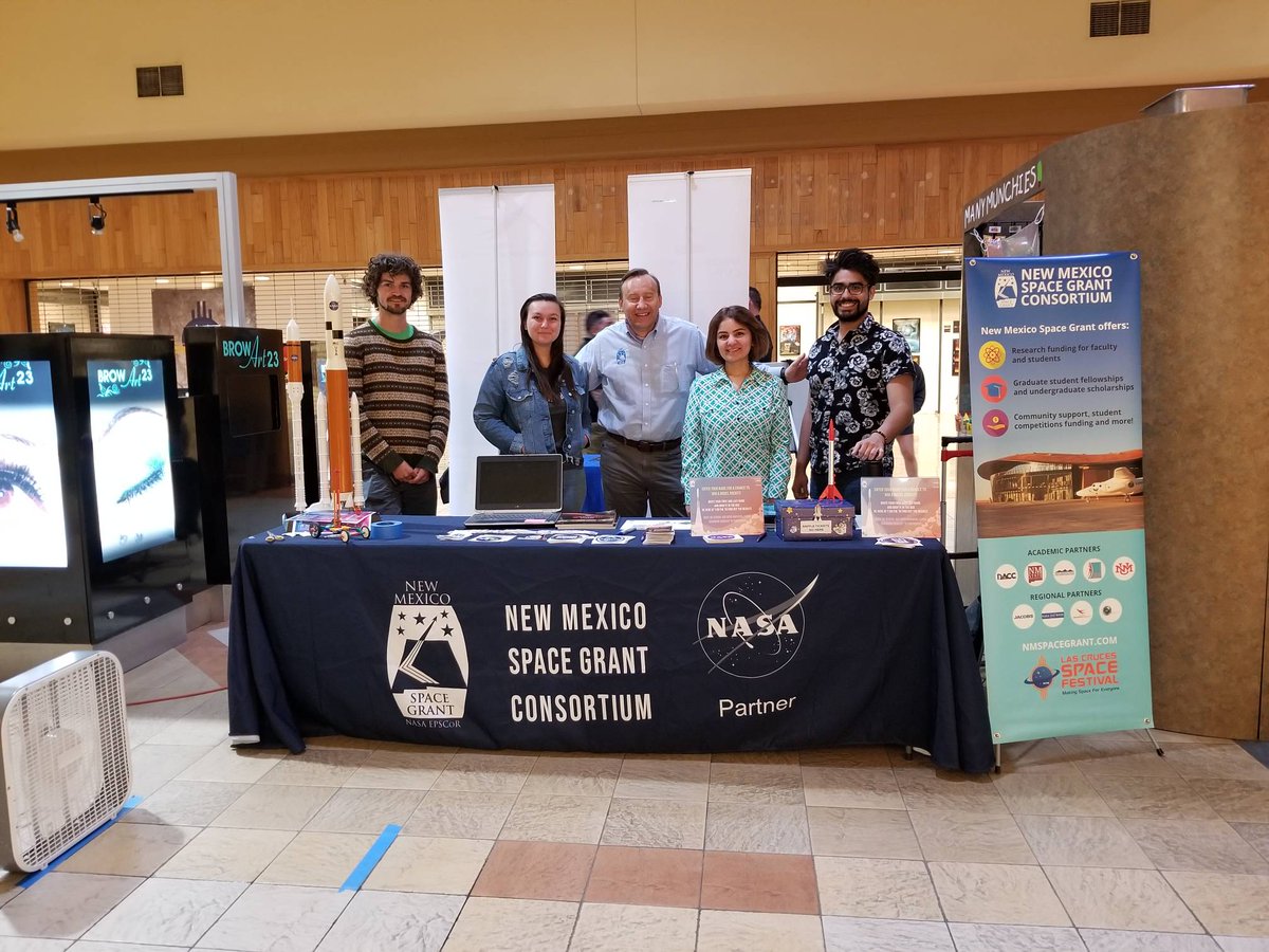 nmspacegrant's tweet photo. NM Space Grant Fellows launch #lcspacefestival @lc_space Thank you Trevor #nmsu_aces Rose & Leonardo #nmsu_engr Shannon #nmsu_arts&sci for your support this evening #nmsgc @NMSUVPR @nmsu https://t.co/NiVcYU2xRZ