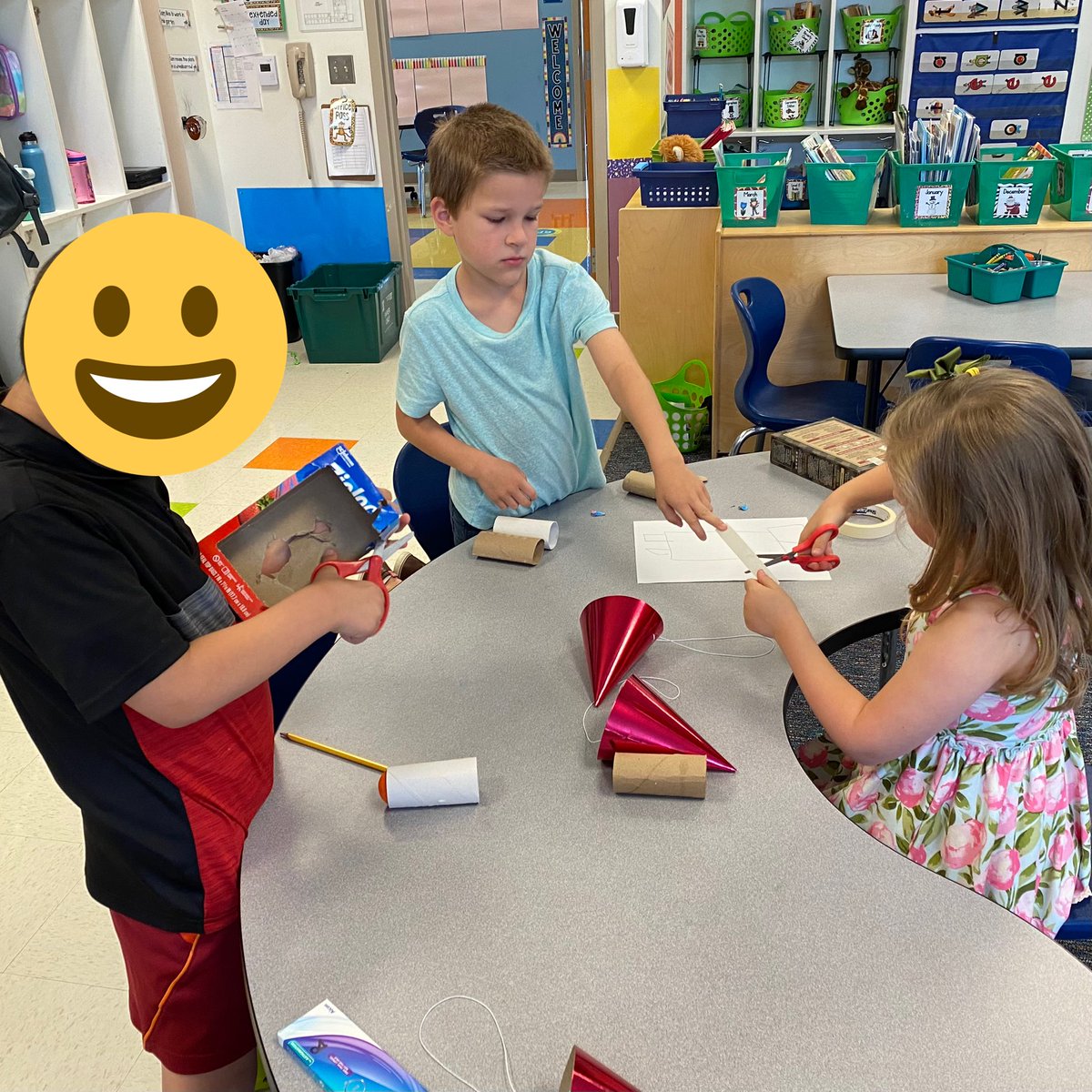 KristinsKiddos's tweet photo. Collaborating to make 3D shape robots! 🤖 https://t.co/2w9z5mo87i