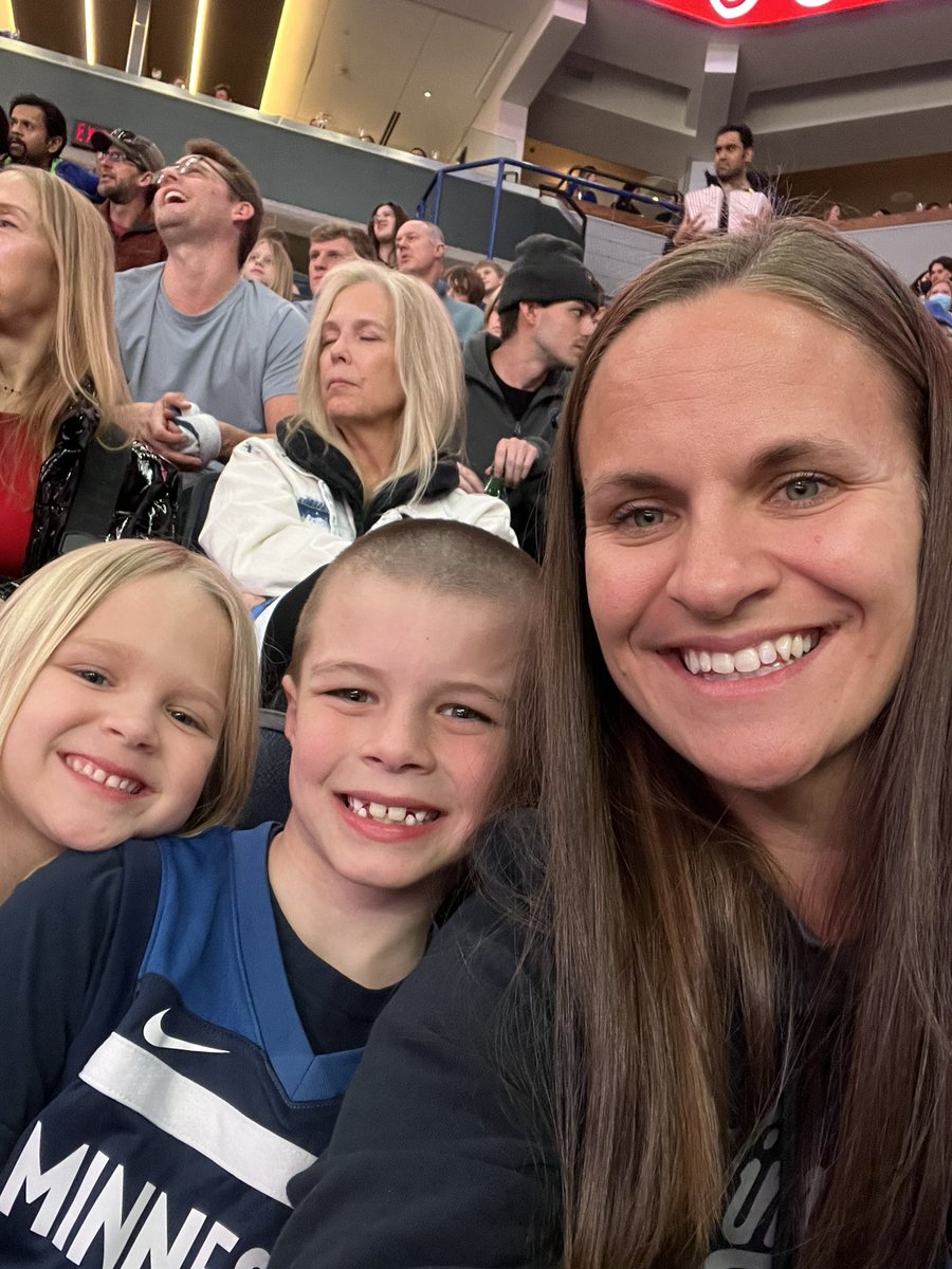 GetNikkiWitIt's tweet photo. Let's go wolves #packpix https://t.co/nY9d5U9WBU