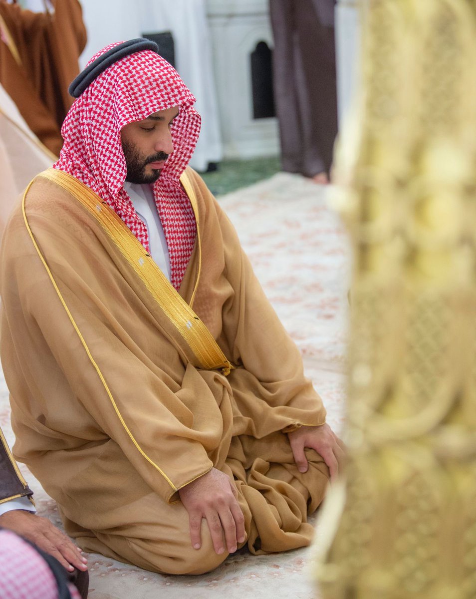 spagov's tweet photo. سمو #ولي_العهد يزور المسجد النبوي ويؤدي الصلاة في الروضة الشريفة، ويتشرف بالسلام على رسول الله صلى الله عليه وسلم، وعلى صاحبيه رضوان الله عليهما.
#واس https://t.co/bcPyFXL6zQ