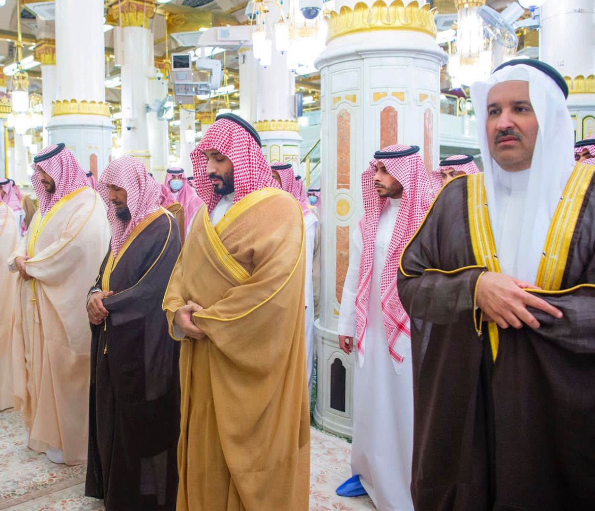 spagov's tweet photo. سمو #ولي_العهد يزور المسجد النبوي ويؤدي الصلاة في الروضة الشريفة، ويتشرف بالسلام على رسول الله صلى الله عليه وسلم، وعلى صاحبيه رضوان الله عليهما.
#واس https://t.co/bcPyFXL6zQ