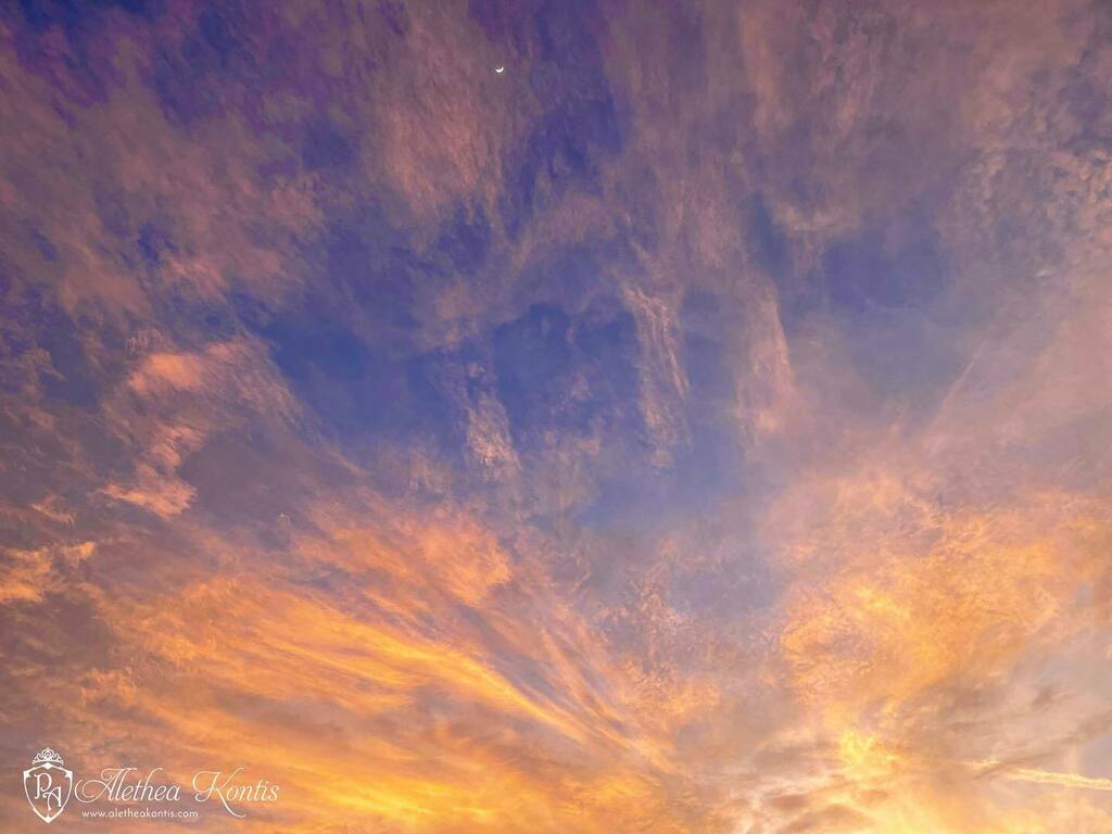 AletheaKontis's tweet photo. Lovely sky after the storm, with a spot of moon 🌗
.
#floridaspring #flwx #sunset #OzorBust #stormchasing #stormchaser #weather #nature #clouds #naturephotography #weatherphotography #landscapephotography #mothernature #stormseason #earth #skies #na… https://t.co/VFt7o9MlP0 https://t.co/btR09kIAYO