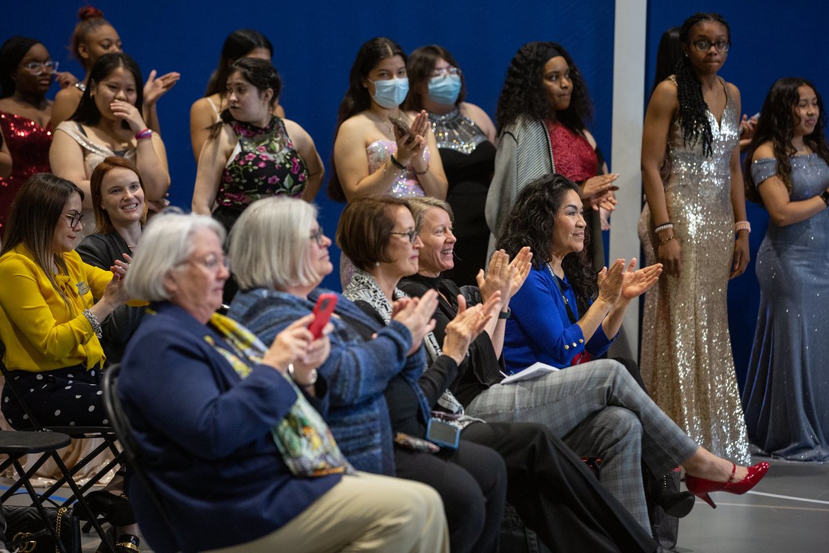 DMschools's tweet photo. Fifty-six @DM_North and @Dsmeast students decided to 'Say Yes to the Prom', picking out dresses courtesy of @MediacomCable. Each junior and senior walked the runway to a cheering audience and went home with a prize bag containing prom tickets. #SYTTP More: https://t.co/ta6gozoi3f https://t.co/nkYXOvhSkA
