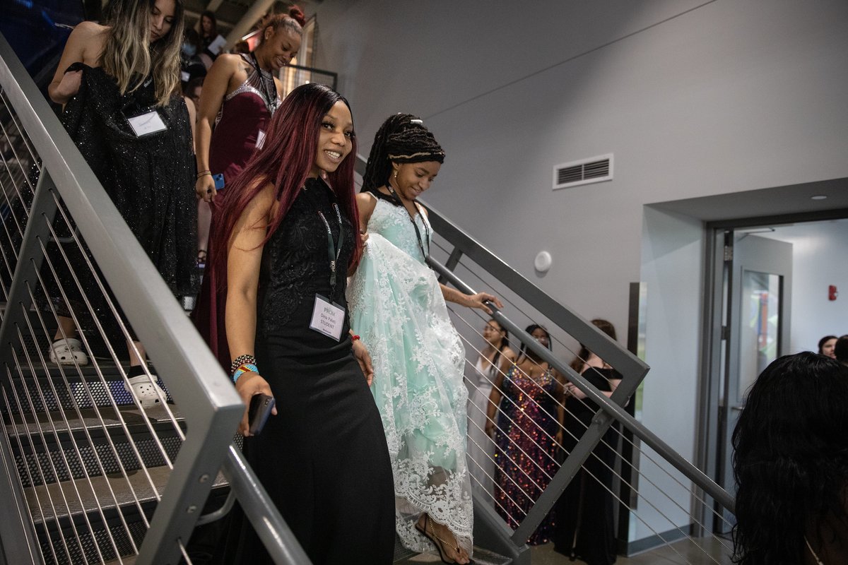 DMschools's tweet photo. Fifty-six @DM_North and @Dsmeast students decided to 'Say Yes to the Prom', picking out dresses courtesy of @MediacomCable. Each junior and senior walked the runway to a cheering audience and went home with a prize bag containing prom tickets. #SYTTP More: https://t.co/ta6gozoi3f https://t.co/nkYXOvhSkA