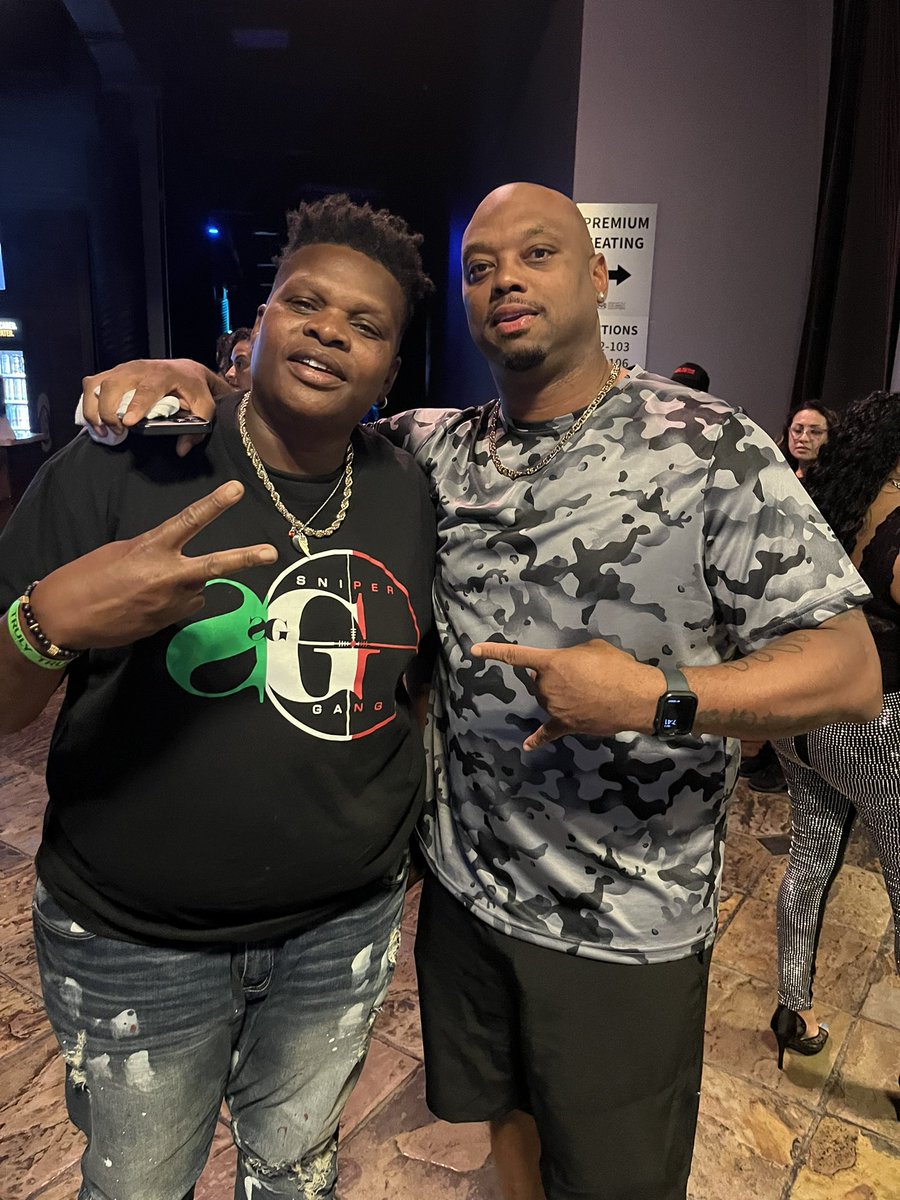 Dsmoothbigisin's tweet photo. Awesome Linking Up With You My G BIGG Love 🏈 #ThundaKatt 🎤 #Dsmooth  DatBuryLuv WakeUpPeople This herehere Is Ah #Bigsituation #2022 @NFL @HoustonTexans  @OhioStAthletics #LemonGym https://t.co/GYNLsf8ryO
