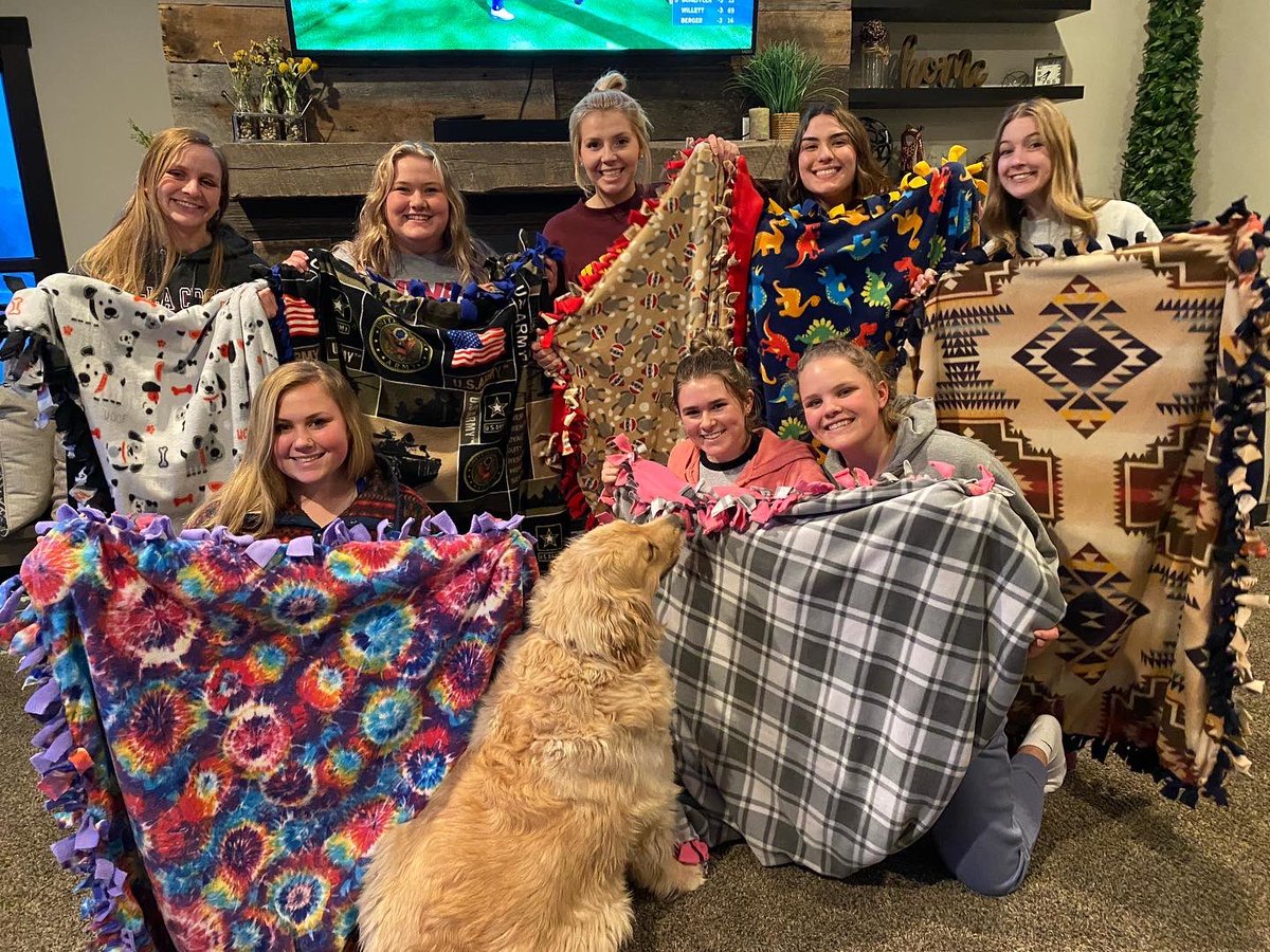 UWLGolf's tweet photo. Eagles doing some Blanket making for donation 🦅 https://t.co/BanIrum7CU