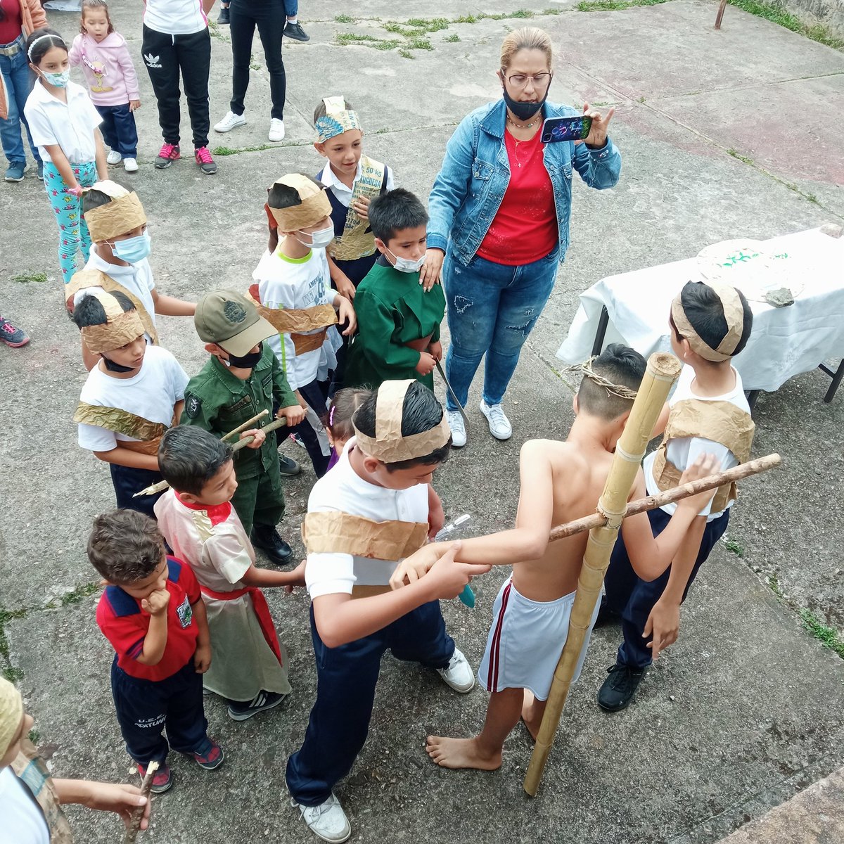 UEECARLOSRAMON1's tweet photo. Vía Crucis realizado en la  U.E.E Carlos Ram��n Angarita en dónde se hizo una dramatización llamada La Vía Dolorosa que se divide en 14 estaciones que simbolizan cada uno de los momentos clave de la Pasión de Cristo 💫
 @deenrevolucion @Gob_Tachira
@JuniorClavijoM https://t.co/77q3DDcR0P