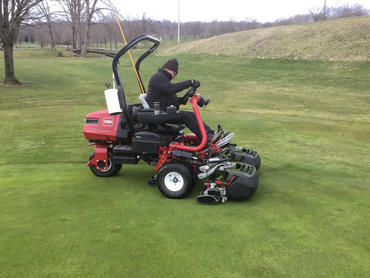 Rick Slowinski from Byrncliff Golf Resort in Varysburg NY tries out their new Toro Greeensmaster 3360. Thank you for your business#byrncliffgolfresort