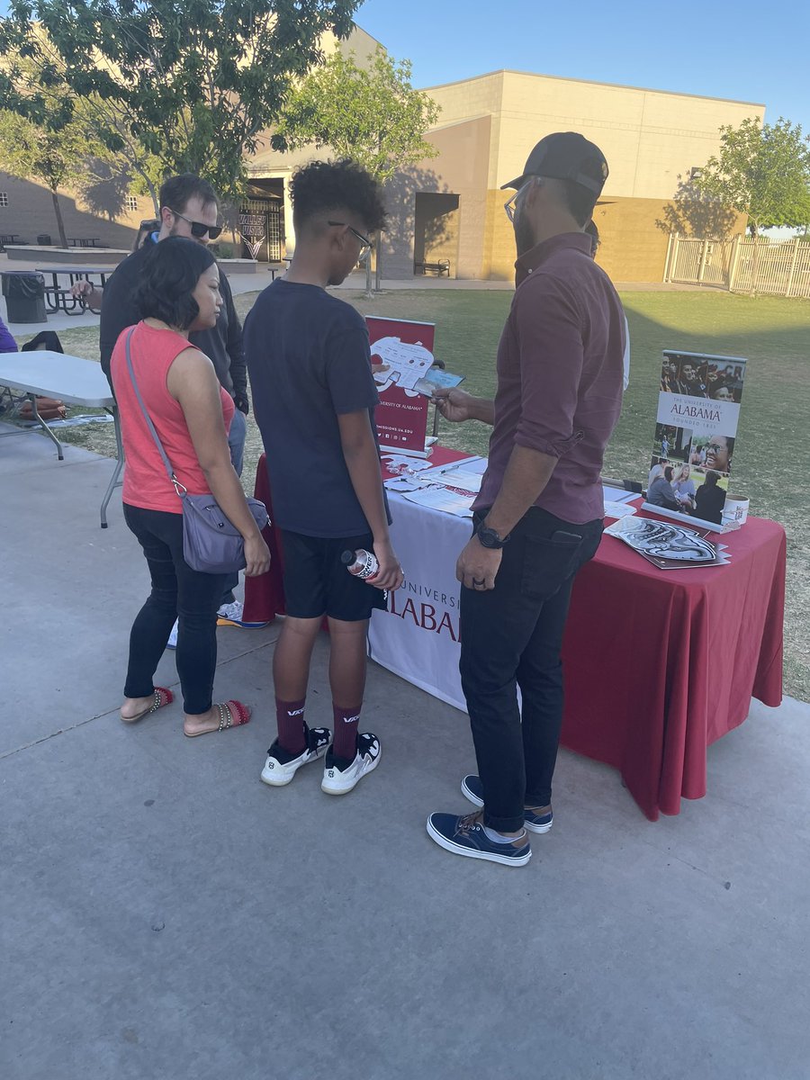 VVHS_MONSOON's tweet photo. College 101 Night is happening now and itโs not too late to attend! Open to all @dysartusd 5th-11th graders. Swing by to learn more! See agenda for the remaining schedule!!! https://t.co/NbcTSTbCKA