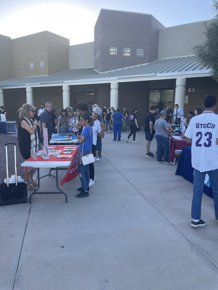 VVHS_MONSOON's tweet photo. College 101 Night is happening now and itโs not too late to attend! Open to all @dysartusd 5th-11th graders. Swing by to learn more! See agenda for the remaining schedule!!! https://t.co/NbcTSTbCKA