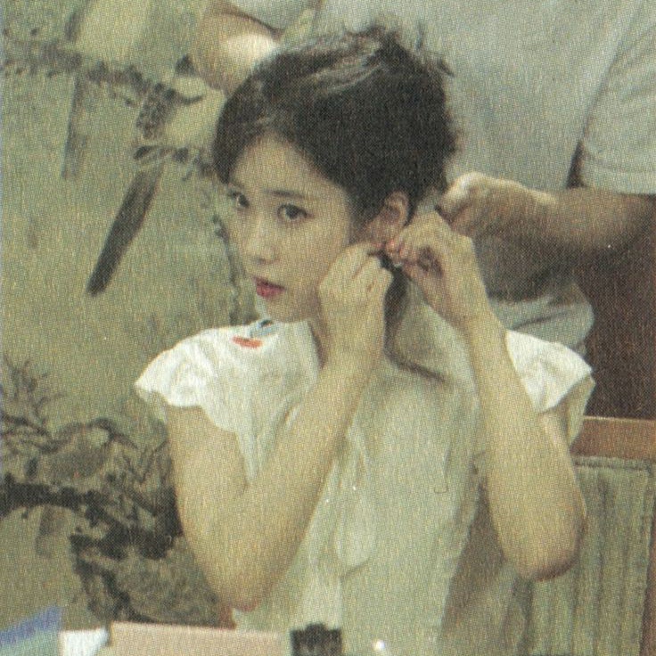 아이유 (@iufolder) on Twitter photo 