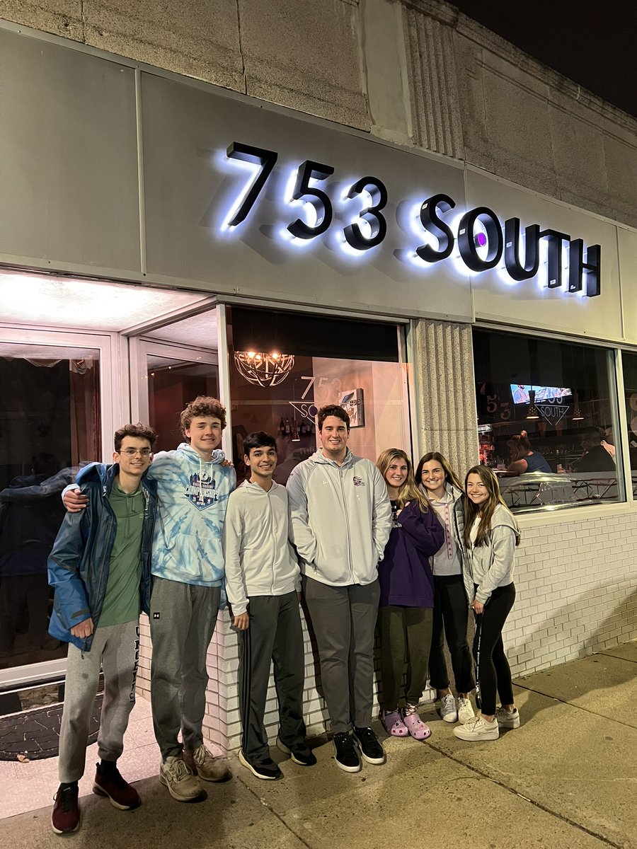Nora DL and I had the pleasure of joining this crew of seniors for Class I Dinner Night! They were the best chaperones we could’ve asked for 😂 We shared many laughs and stories over a great meal! Thank you @noblesbuzz for organizing an amazing evening! 💙🐶