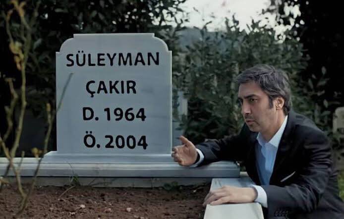 "Ölenin arkasından ağlama ki sen öldükten sonra arkandan ağlayan bırakma.
 #SüleymanÇakır