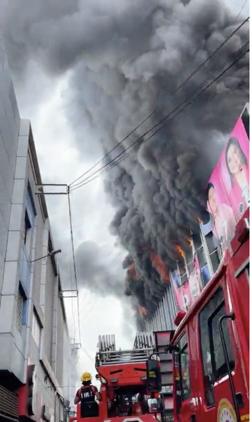 inquirerdotnet's tweet photo. LOOK: Fire breaks out along Legaspi Street in Cebu City today, April 8.  | via BFP R7 CCFO live video, @cebudailynews https://t.co/M2zNre9vx3