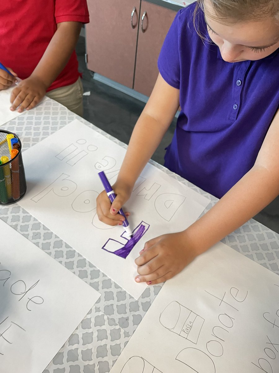 MrsGrantham13's tweet photo. 3rd grade is working hard on our public service announcement to tell everyone about our PBL and bring awareness to the hunger problem that our county faces. VBE will be hosting a canned food drive very soon so we can help “Take A Bite Out of Hunger!” @verobeachelem #3rd #vbe https://t.co/Cl3DsBunl1