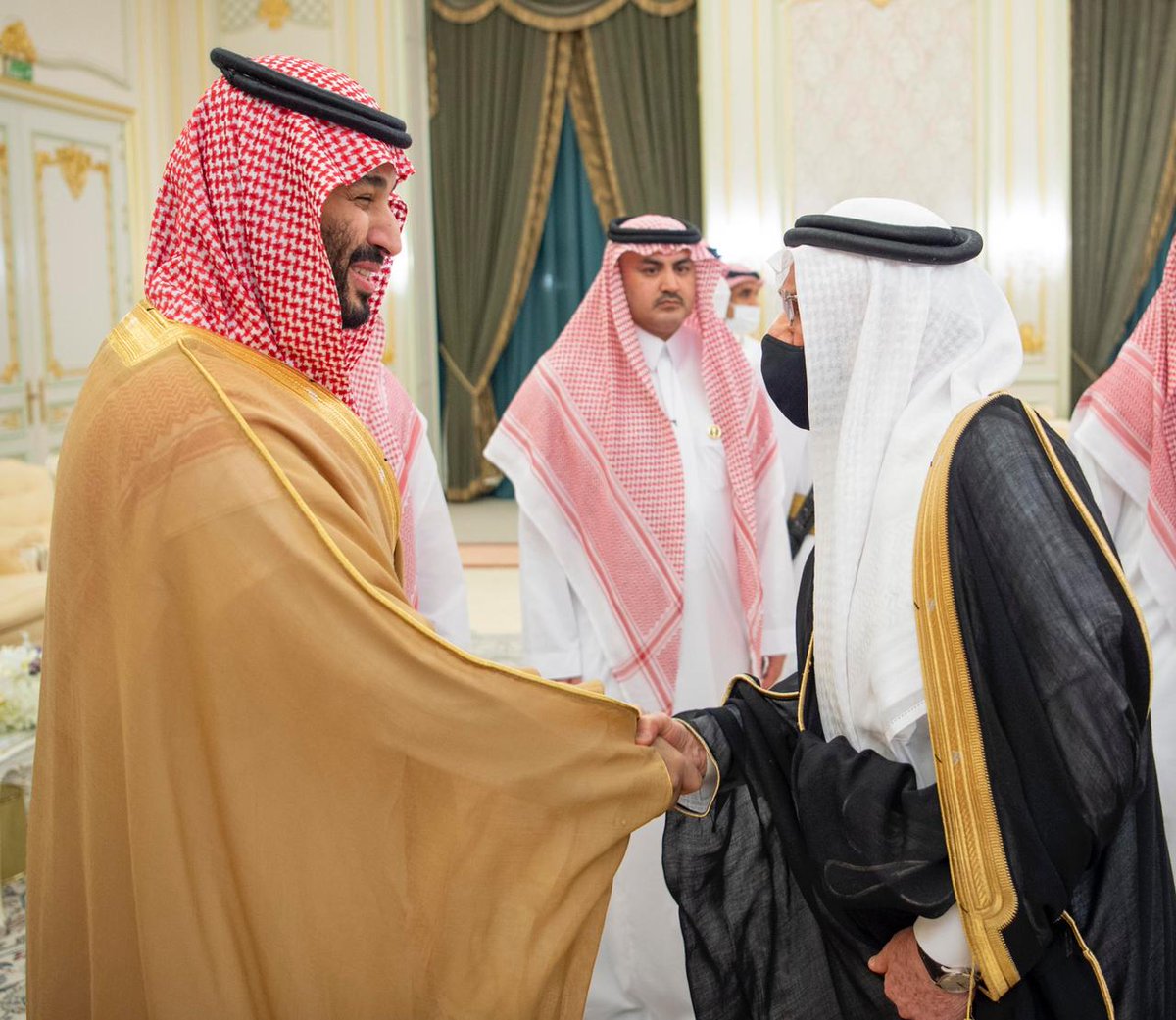 spagov's tweet photo. سمو #ولي_العهد يستقبل في قصر طيبة بالمدينة المنورة اليوم أصحاب الفضيلة العلماء والمعالي، وجمعاً من المواطنين الذين قدموا للسلام على سموه - رعاه الله -.
https://t.co/tQ0ftIwOUD
#ولي_العهد_في_المدينة_المنورة
#واس https://t.co/NYMWj0Lj73