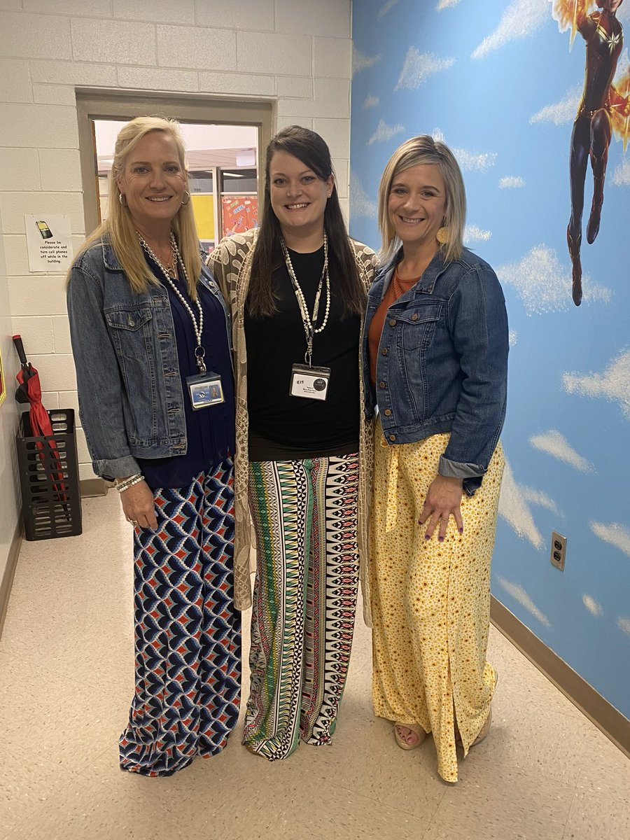 jenkinsbobcats1's tweet photo. Happy #NationalAssistantPrincipalsWeek to the best one in the biz, @AllCJohnson! @jenkinsbobcats1 and @OakwoodBlueJays are so lucky to have you- now if only we could somehow both have you 5 days a week! #canwecloneher #leaderswhocare @hickoryschools https://t.co/fPOJWkOZLl