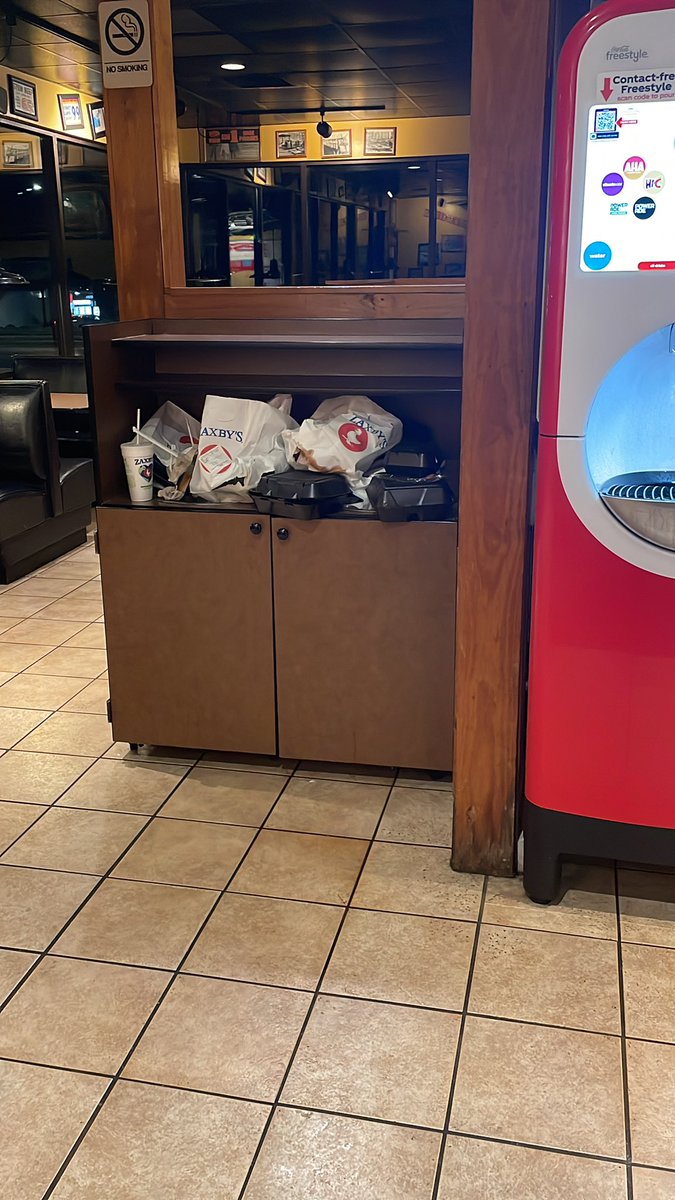 shanehowardjohn's tweet photo. @Zaxbys You’re restaurants are becoming dumpster fires. Thirty’s minute wait and the food hasn’t even been started. A lady just got a refund after waiting 45 minutes. But … pandemic right? People don’t want to work … right? No leadership is your problem. https://t.co/kwSWlqQd4x