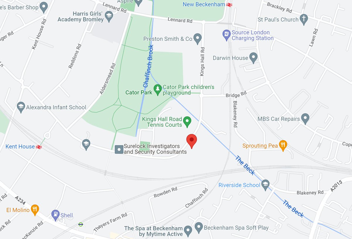LondonFire's tweet image. Ten fire engines and around around 70 firefighters have been called to a fire on Kings Hall Road in #Beckenham. More info to follow