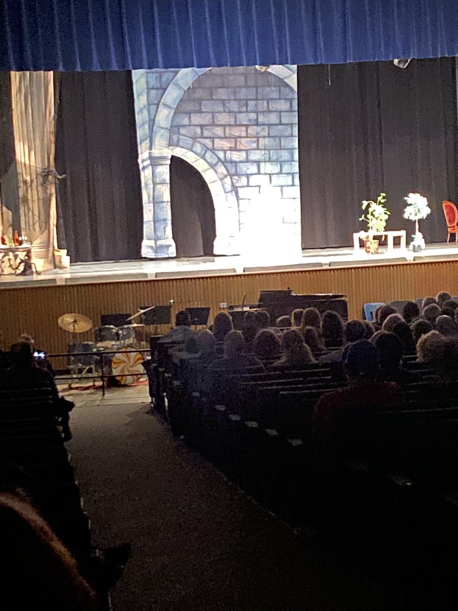 amstweets2's tweet photo. Packed house for the Arthurs Middle School play, The Spell of Sleeping Beauty. The kids were fantastic! #yes2tps https://t.co/hEOXCOsIQ3