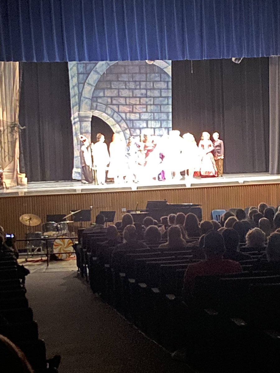 amstweets2's tweet photo. Packed house for the Arthurs Middle School play, The Spell of Sleeping Beauty. The kids were fantastic! #yes2tps https://t.co/hEOXCOsIQ3