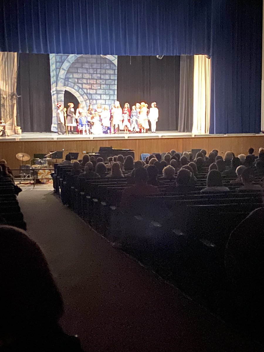 amstweets2's tweet photo. Packed house for the Arthurs Middle School play, The Spell of Sleeping Beauty. The kids were fantastic! #yes2tps https://t.co/hEOXCOsIQ3
