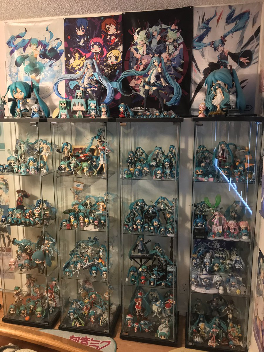 Varleitt's tweet photo. @AnimeExpo First and latest figurine will always be Hatsune Miku! 🥰 https://t.co/bkVOW1wXfp