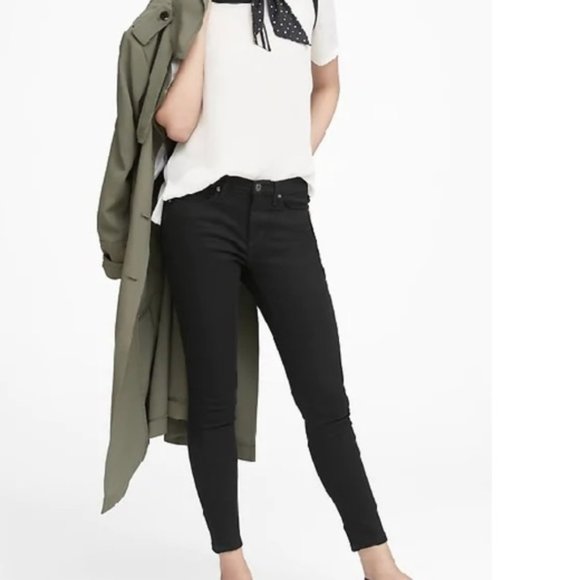 kate_vine_'s tweet photo. So good I had to share! Check out all the items I'm loving on @Poshmarkapp #poshmark #fashion #style #shopmycloset #bananarepublic #carmar #ragbone: https://t.co/WmuOgiA7mq https://t.co/FJHsBw6YQl